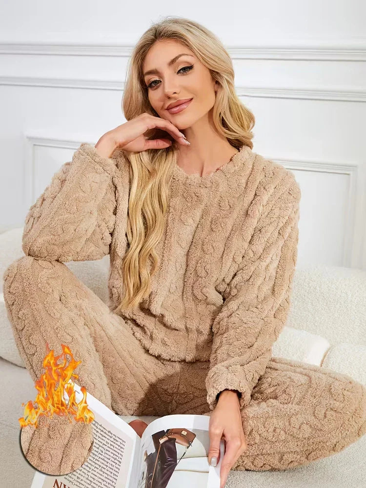 Two-Piece Autumn & Winter Pajama Set – Thick Fleece-Lined Coral Velvet Long-Sleeve Top and Pants, Warm Home Wear