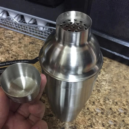 UPORS Stainless Steel Cocktail Shaker Mixer - Essential Bar Tools for Bartenders and Party Enthusiasts (550ML/750ML)