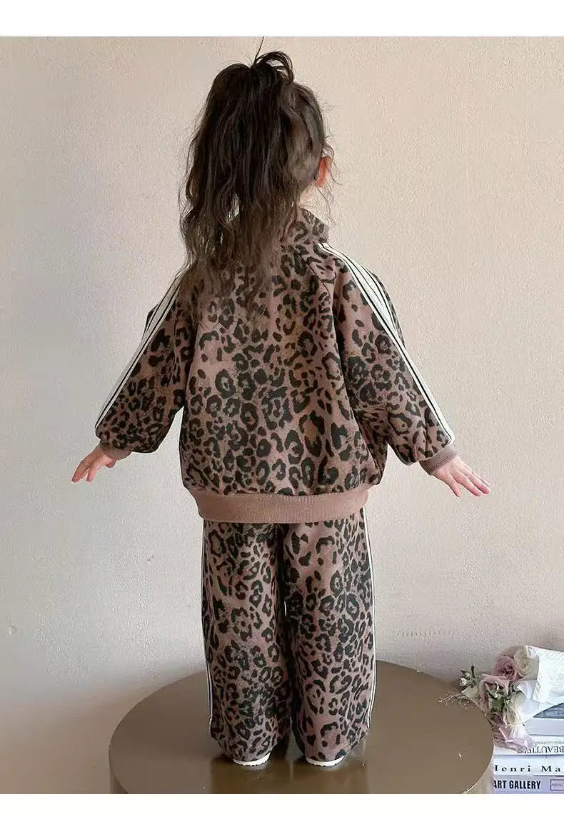 Girls' Spring Sportswear Set – Stylish Leopard Pattern Top & Pants Two-Piece Outfit for Children