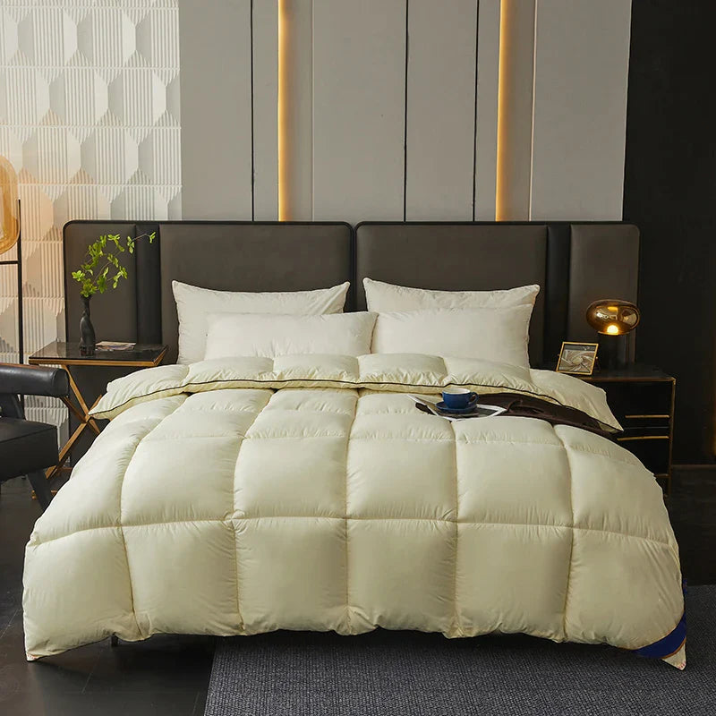 Winter Warm Thick Duvet – 100% Cotton Cover, Fiber Down Filling, 150x200cm White Quilt for Cozy Sleep