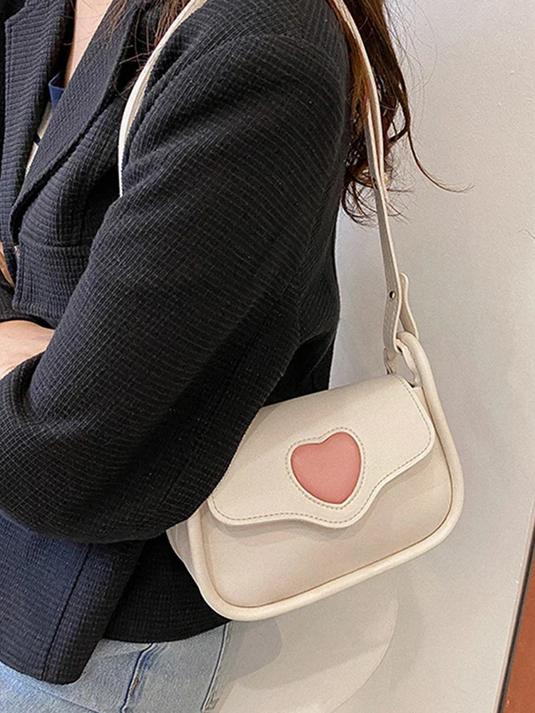 Women's Slanting Cross Bag: Retro Saddle Bag, Fashionable Hundred Love Design - Niche Shoulder Bag