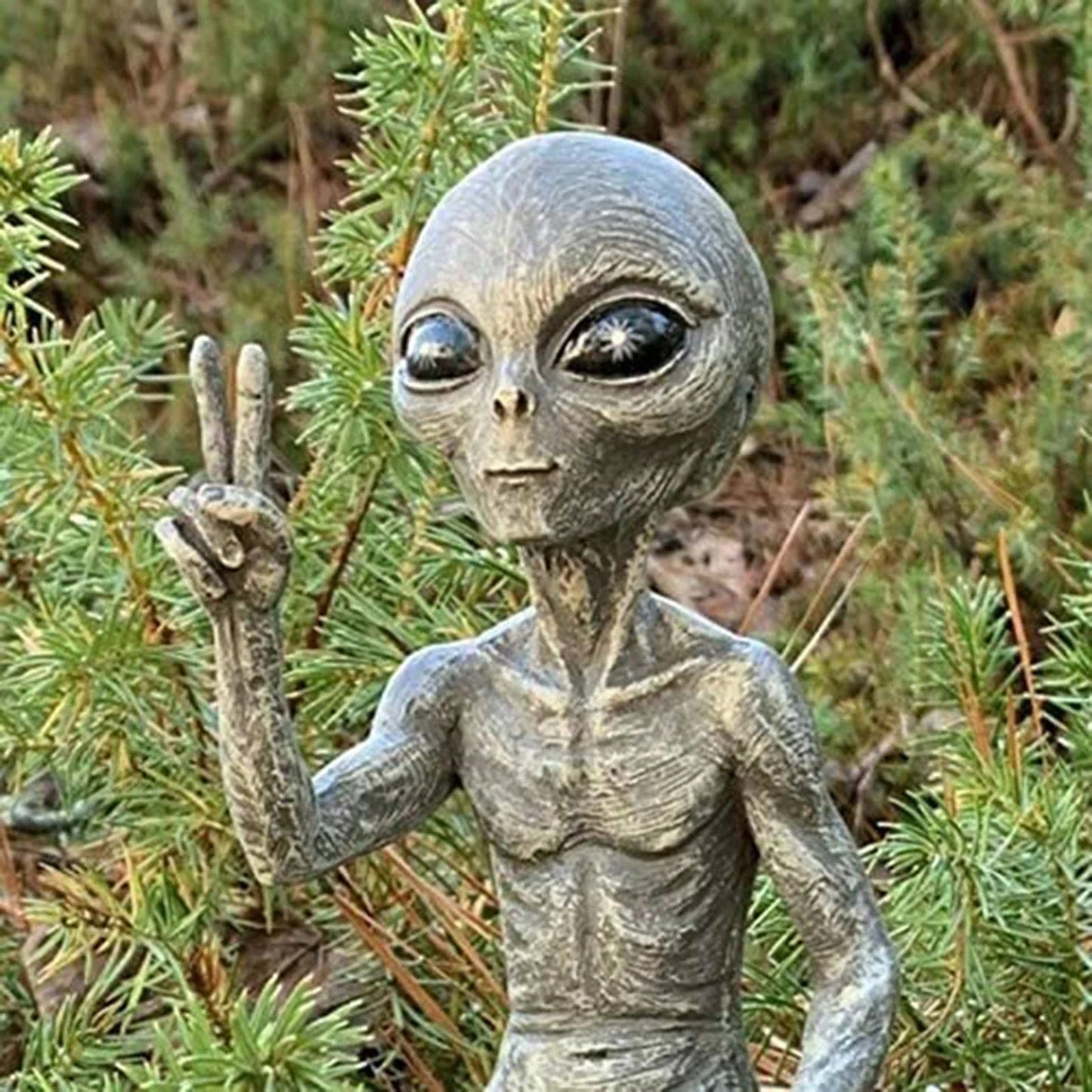 Outdoor Space Alien Ornaments - Resin Garden Statue Figurines for Home Decoration and Gift, Miniature Yard Decor