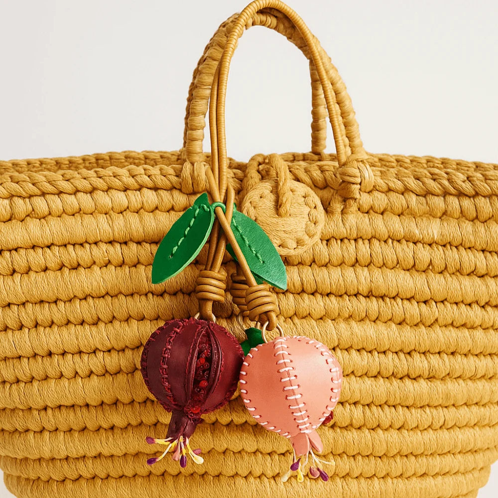 Cute Pomegranate Fruit Pendant Keychain – Handmade Leather Car Keyring & Fashion Bag Charm, Creative Accessories for Women & Girls