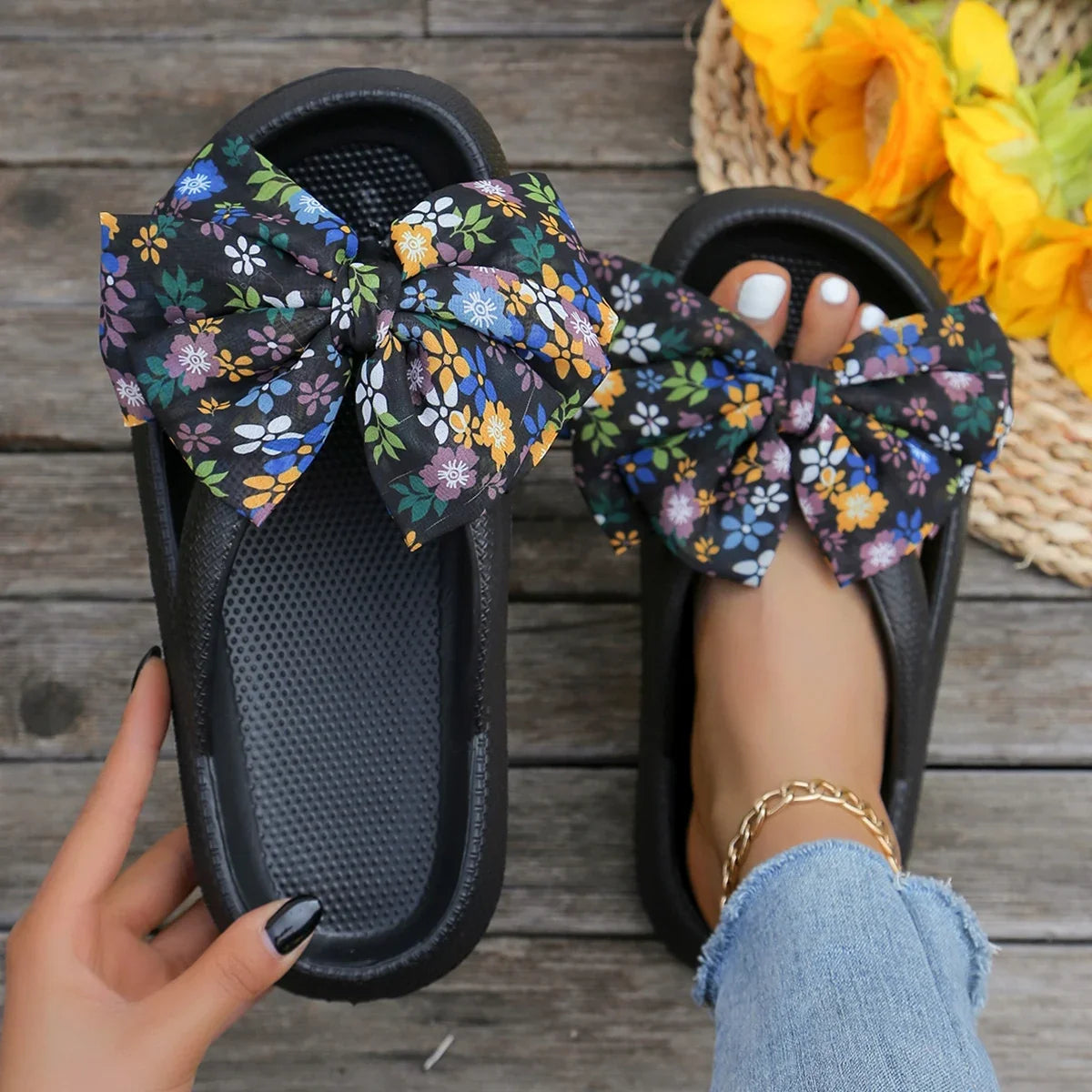 Women's Leopard Bow Flip Flops - Soft Thick-Soled Cloud Slippers for Summer Beach & Travel