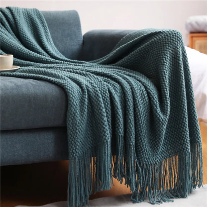 Textile City Knitted Blanket – Thick Waffle Corn Grain Embossed Throw with Tassels, Winter Warm Bedspread 130x240cm