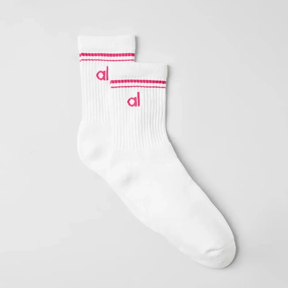 A Women's Soft Cotton Yoga Socks – Mid-Tube Solid Color Casual Socks for Men & Women*