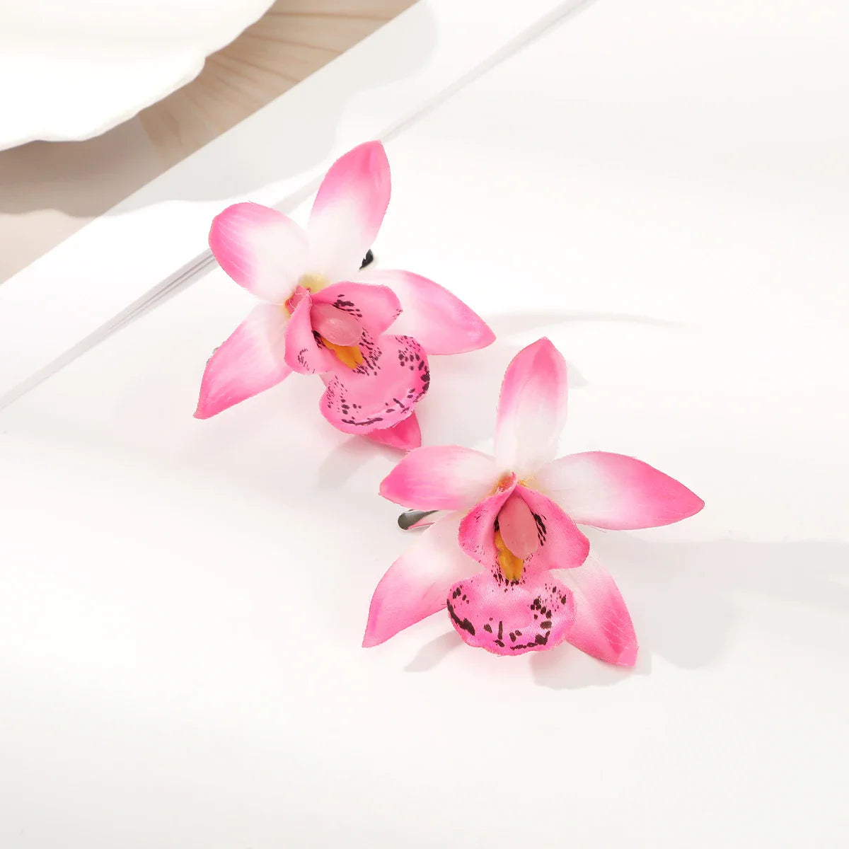 Simulated Orchid Flower Hairpins – White & Pink Hair Clips for Women, Summer Travel Seaside Fashion Headwear