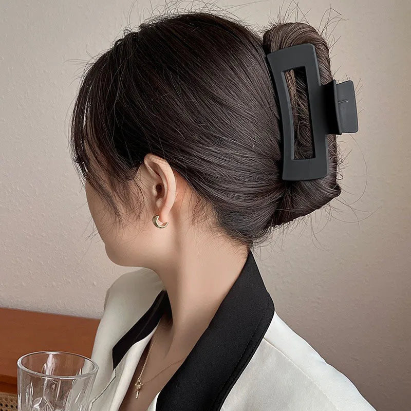 Elegant Large Black Hair Clip for Women - Fashion French Hairgrips with Korean Letter Design, Girls Hairpins Hair Accessories