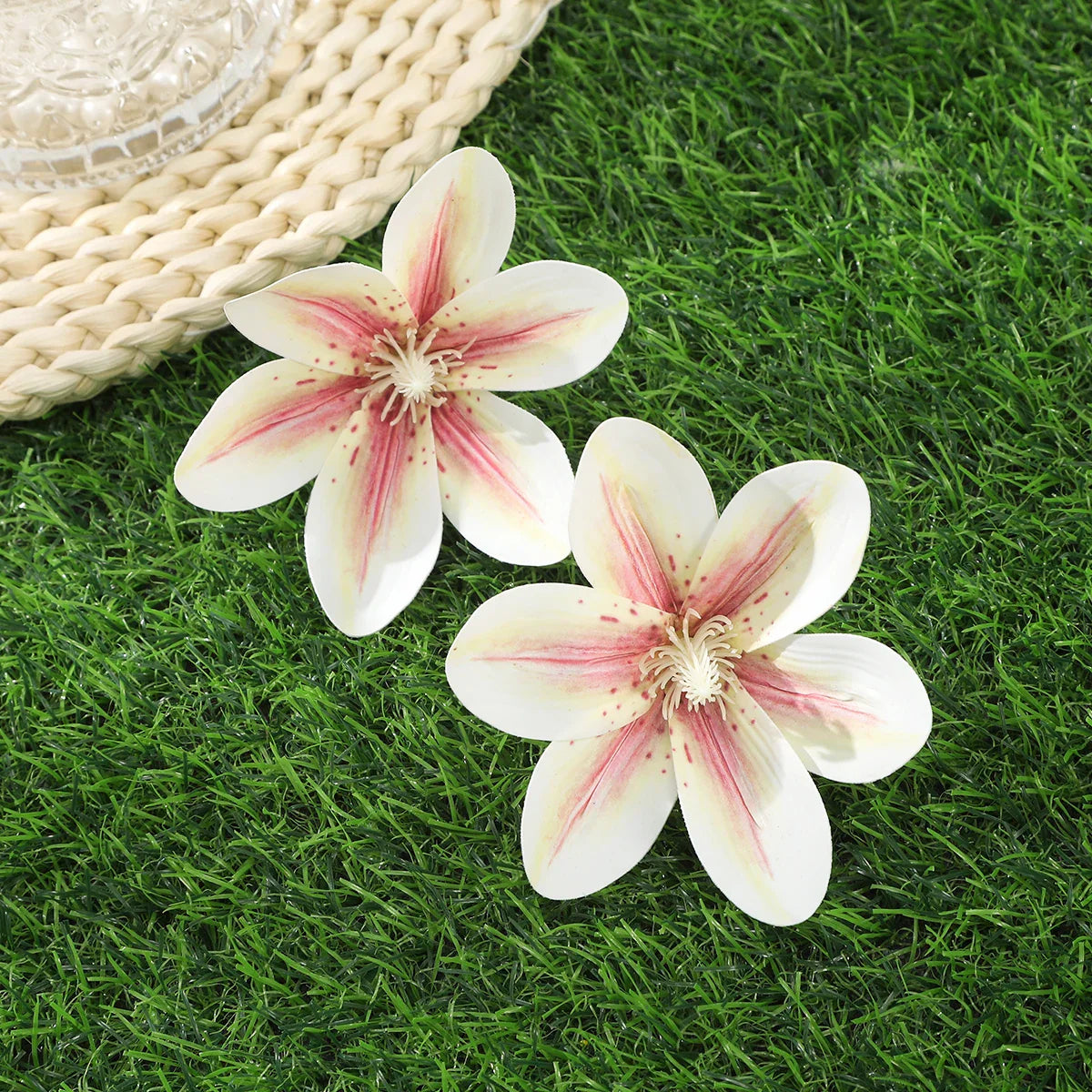 Simulated Orchid Flower Hairpins – White & Pink Hair Clips for Women, Summer Travel Seaside Fashion Headwear