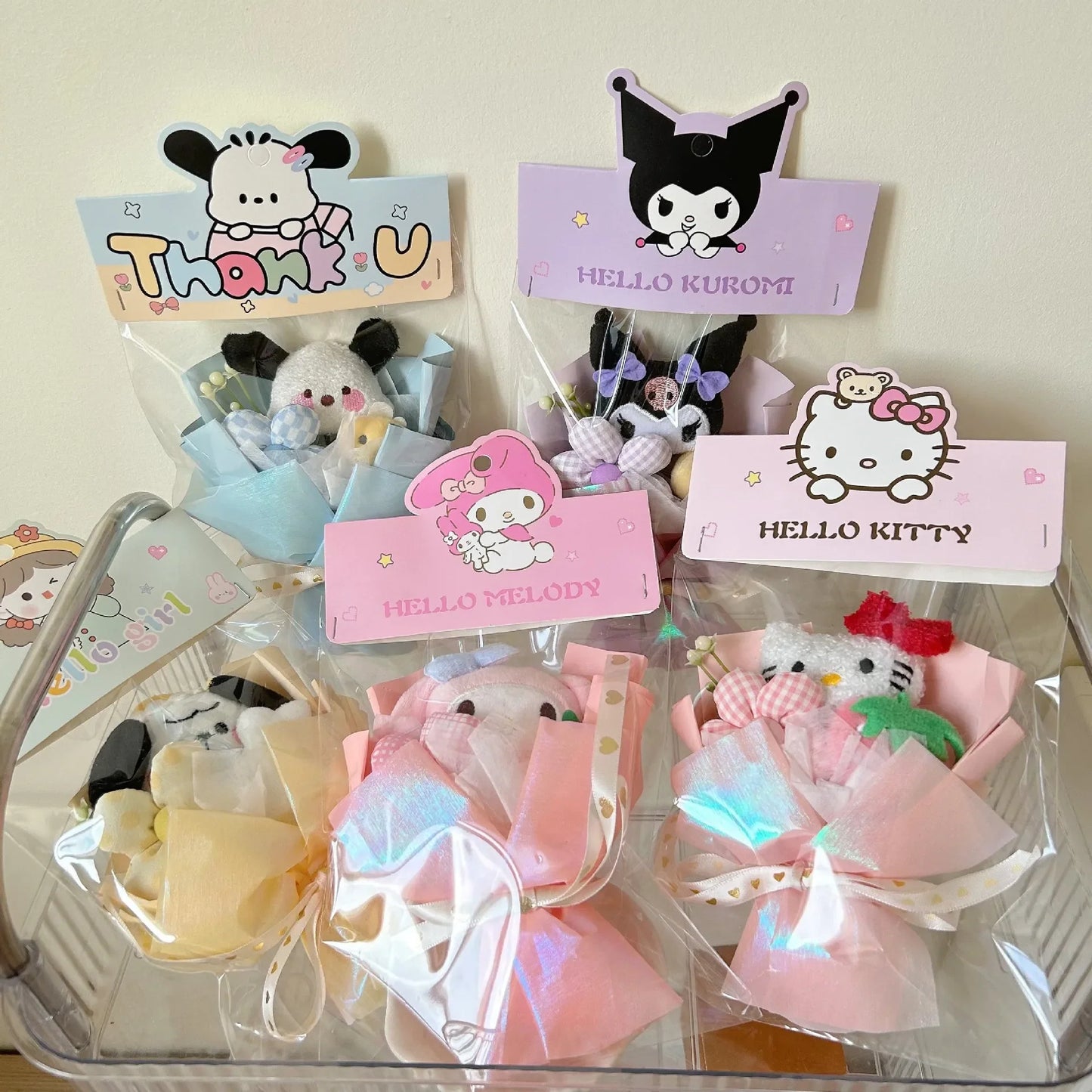Sanrio Mini Doll Bouquet – Hello Kitty, Kuromi & Melody Plush Dolls Holding Flowers, Kawaii Valentine & Birthday Gift for Friends