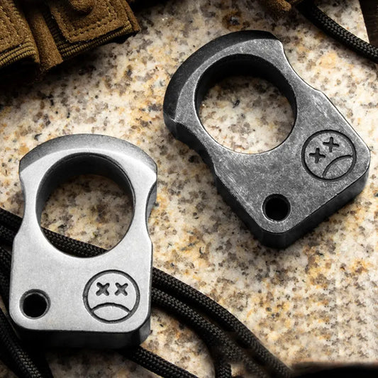 Outdoor Survival Tool: Alloy Steel EDC Tactical Multifunctional Ring Pendant with Titanium Window Breaker