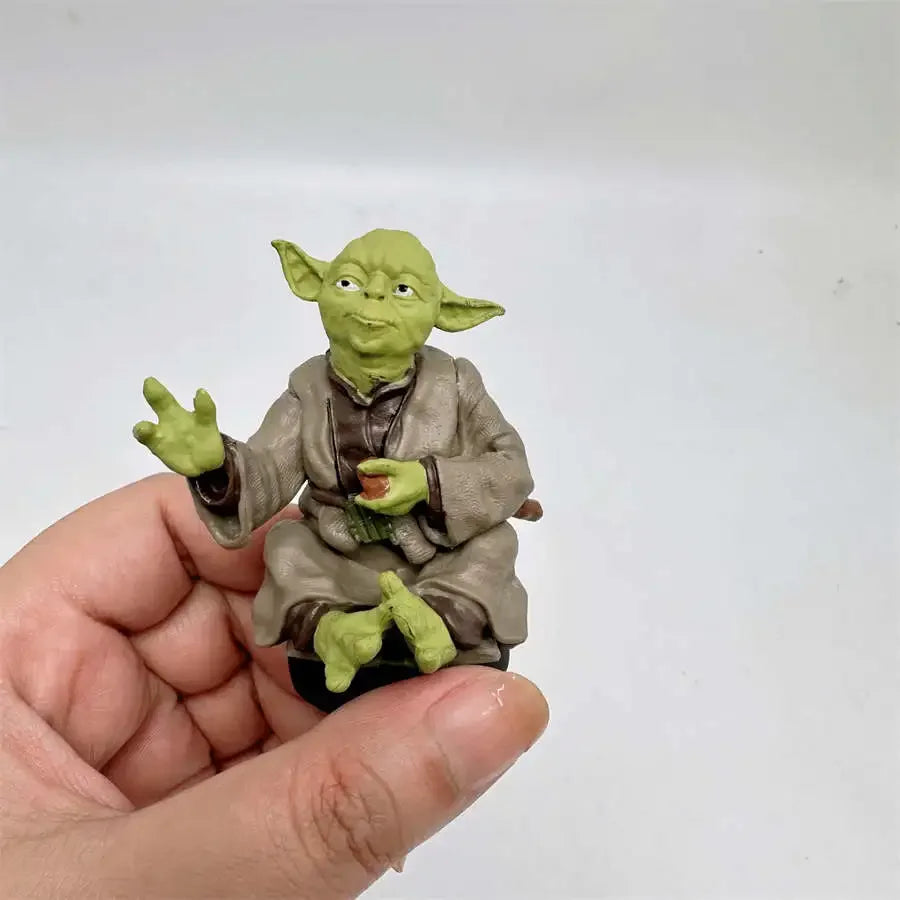 Star Wars Master Yoda 7cm Figure — Action Statue Ornament for Car or Desk Decor Toy