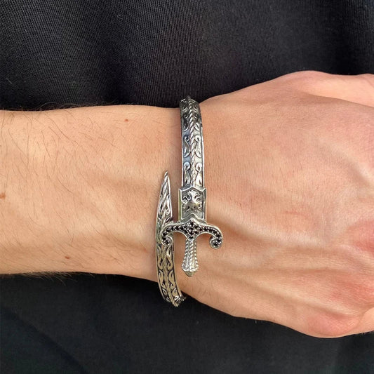 Retro Sword-Shaped Bracelet – Creative Open Bangle for Men & Women, Fashionable Party Jewelry Gift