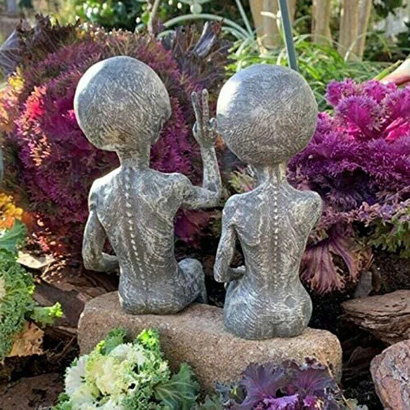 Outdoor Space Alien Ornaments - Resin Garden Statue Figurines for Home Decoration and Gift, Miniature Yard Decor