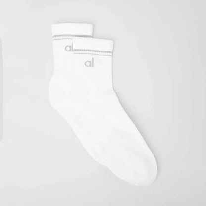 A Women's Soft Cotton Yoga Socks – Mid-Tube Solid Color Casual Socks for Men & Women*