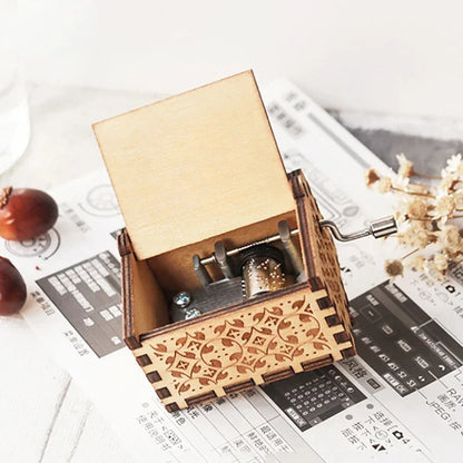 Star Wars Anime Wooden Hand-Crank Music Box – Creative Octave Gift for Couples, Weddings, Birthdays, and Xmas Decoration
