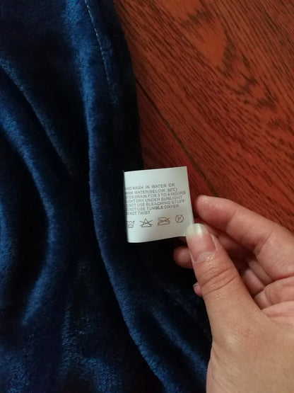 230GSM Coral Fleece Blanket – Soft Warm Flannel Bedspread & Sofa Cover in Blue & Pink