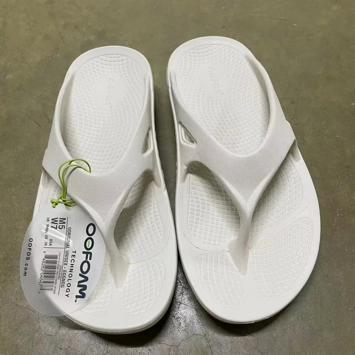 OOFOS Original Recovery Sandals – Lightweight Soft Sole Comfort Slides for Men & Women Indoor, Home & Beach Use