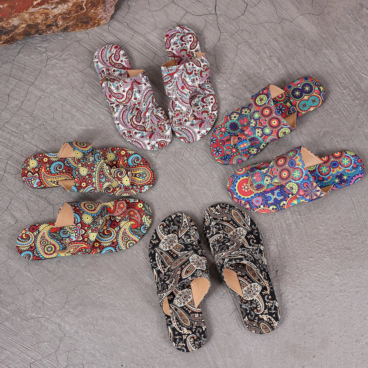 Large Size Women’s Flat Toe Slippers — 2025 Fashionable Breathable Printed Roman Style National Slippers