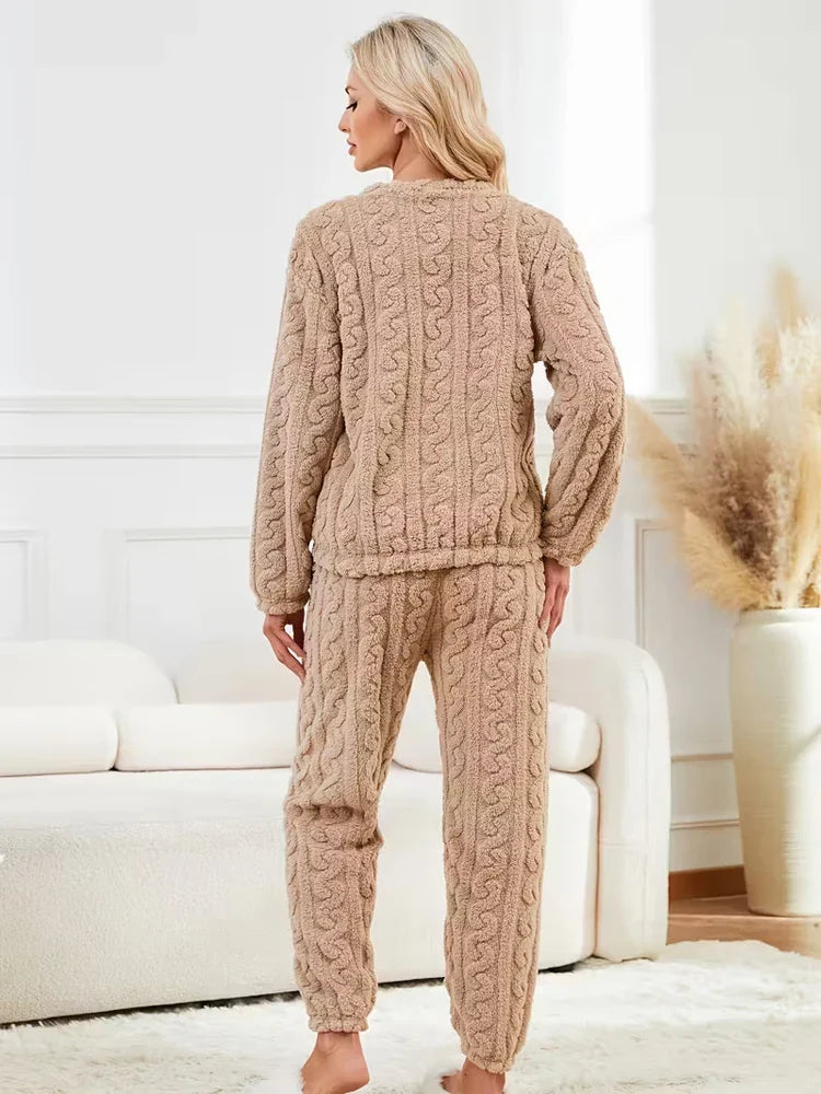 Two-Piece Autumn & Winter Pajama Set – Thick Fleece-Lined Coral Velvet Long-Sleeve Top and Pants, Warm Home Wear