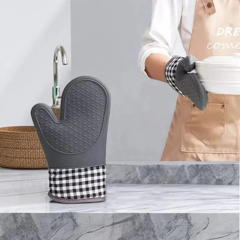Silicone Insulated Kitchen Glove – Anti-Slip, Thickened, Heat-Resistant & Anti-Scalding