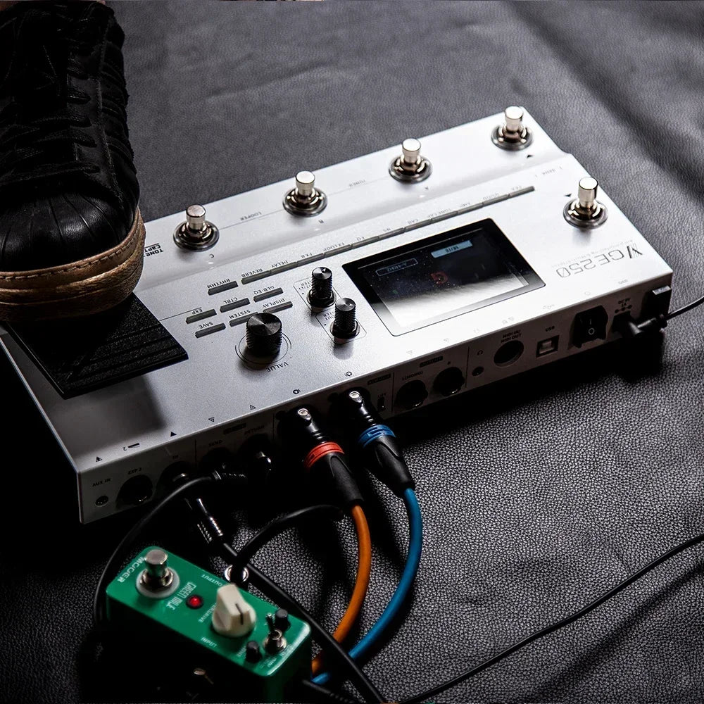 MOOER PE100 Portable Guitar Multi-Effects Processor – 39 Effects, 40 Drum Patterns & 10 Tempo Options