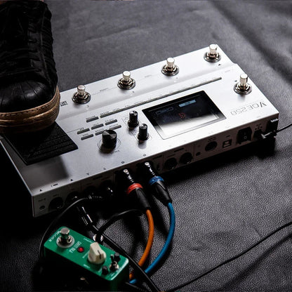 MOOER PE100 Portable Guitar Multi-Effects Processor – 39 Effects, 40 Drum Patterns & 10 Tempo Options