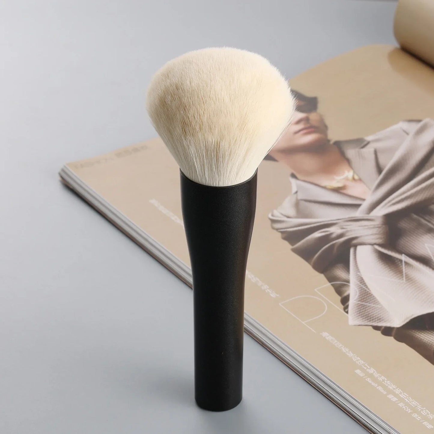 Professional Large Single Powder Brush – High-Quality Makeup Tool