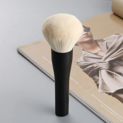 Professional Large Single Powder Brush – High-Quality Makeup Tool