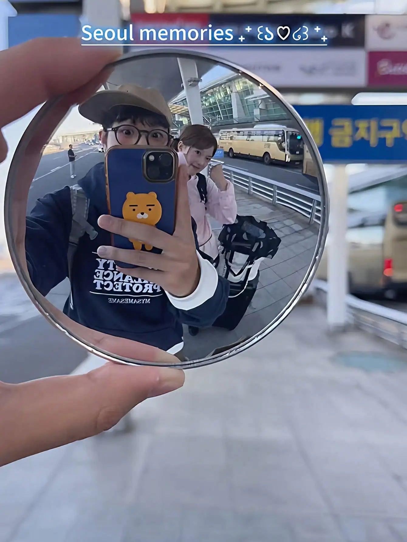 Portable Mini Travel Round Mirror Wide-Angle Reflective Spherical Mirror for Photos & Selfies