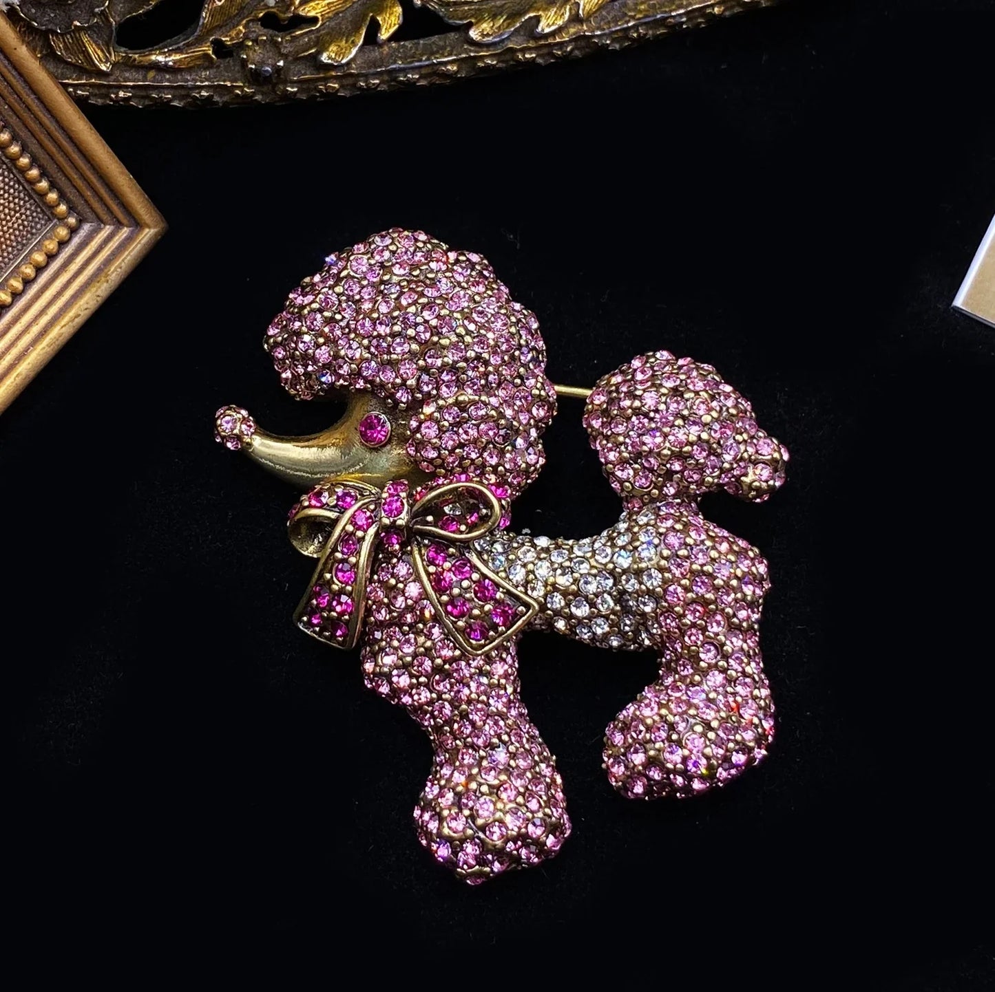 Vintage Baroque Crystal Castle Carriage Brooch – Rhinestone Clock Pin Badge for Women & Girls, Elegant Statement Jewelry