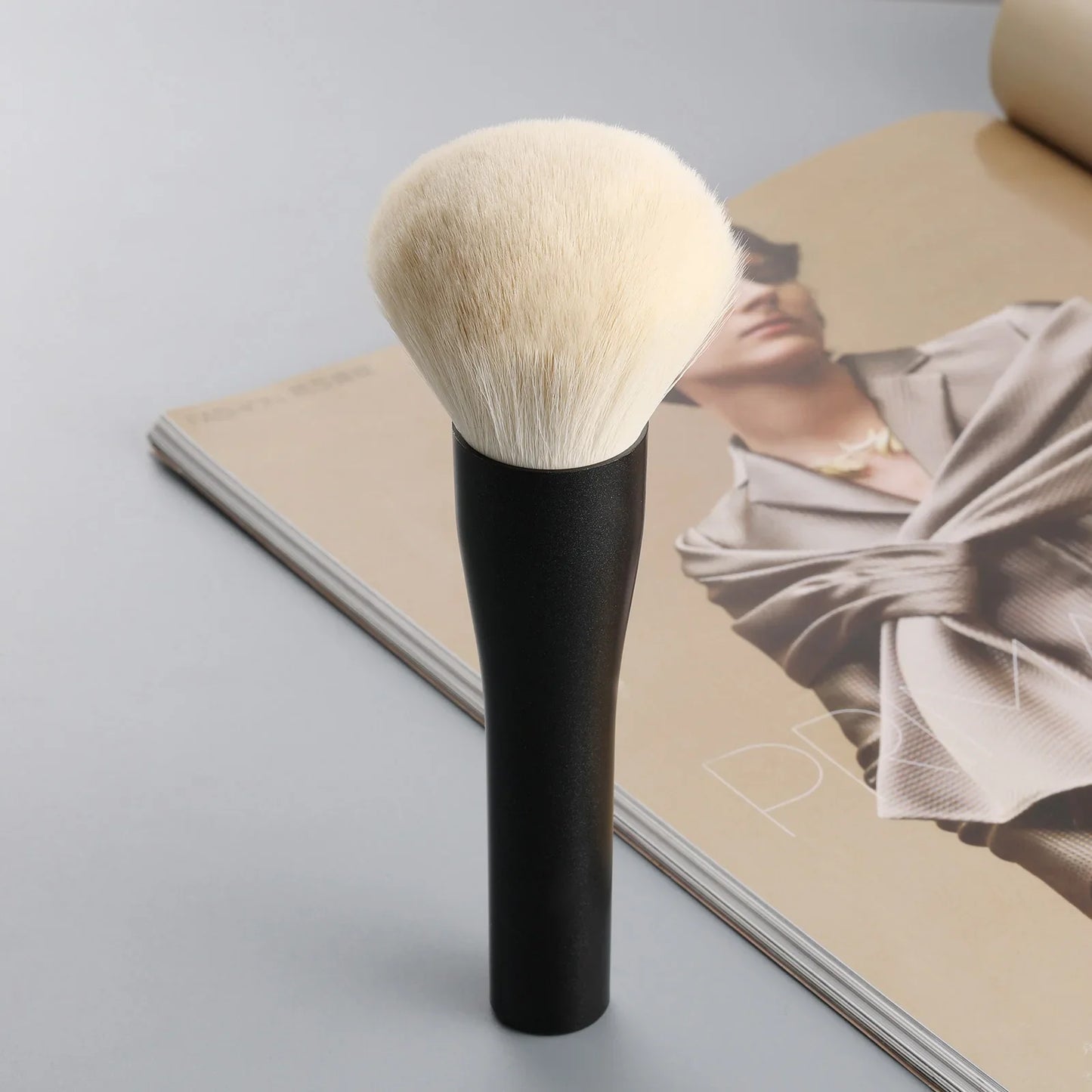 Professional Large Single Powder Brush – High-Quality Makeup Tool
