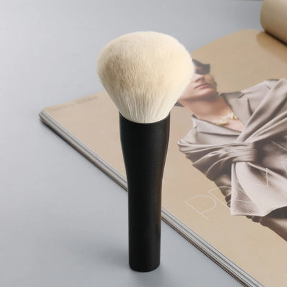 Professional Large Single Powder Brush – High-Quality Makeup Tool