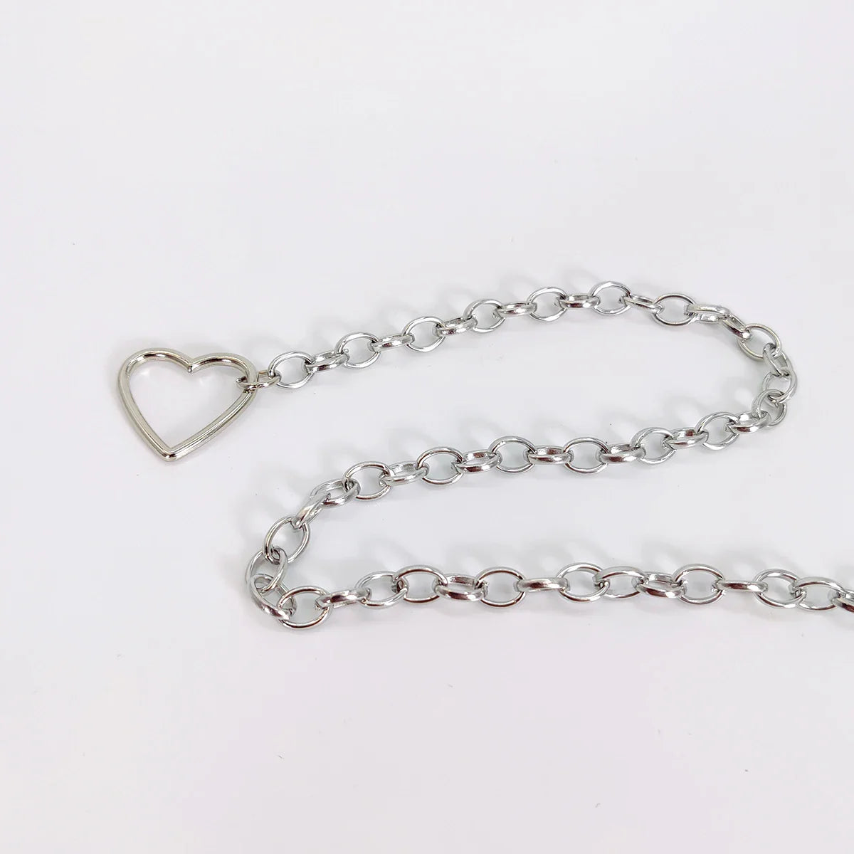 Women's Luxury Heart-Shaped Metal Waist Chain Belt – Y2K Goth Punk Accessory for Jeans & Dresses