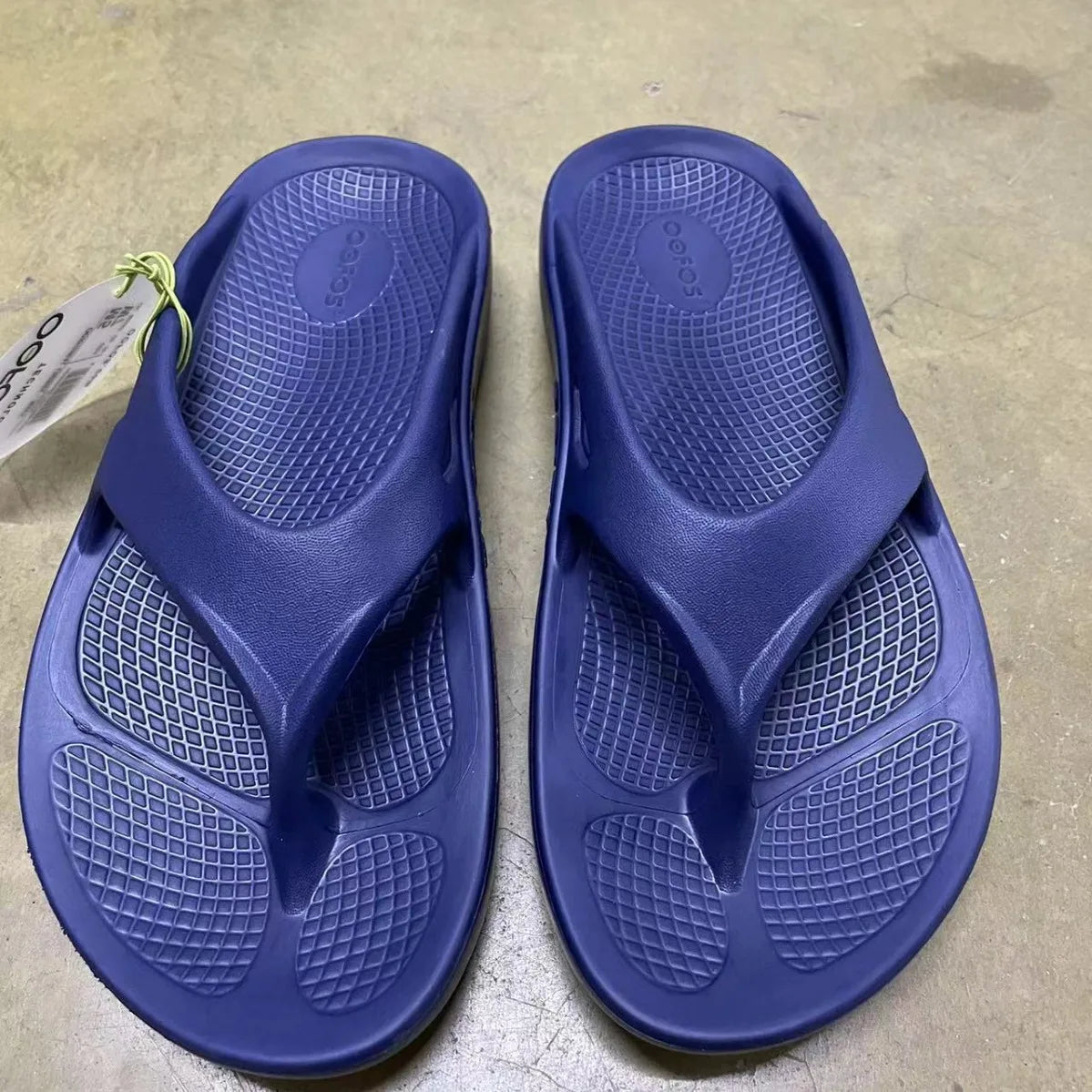 OOFOS Original Recovery Sandals – Lightweight Soft Sole Comfort Slides for Men & Women Indoor, Home & Beach Use