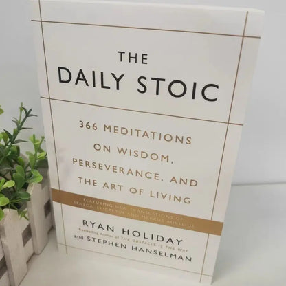 The Daily Stoic by Ryan Holiday – 366 Meditations on Wisdom, Perseverance, and the Art of Living Book (Libros)
