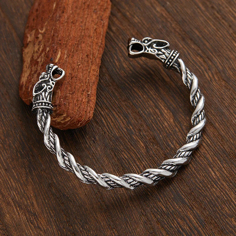 Retro Sword-Shaped Bracelet – Creative Open Bangle for Men & Women, Fashionable Party Jewelry Gift