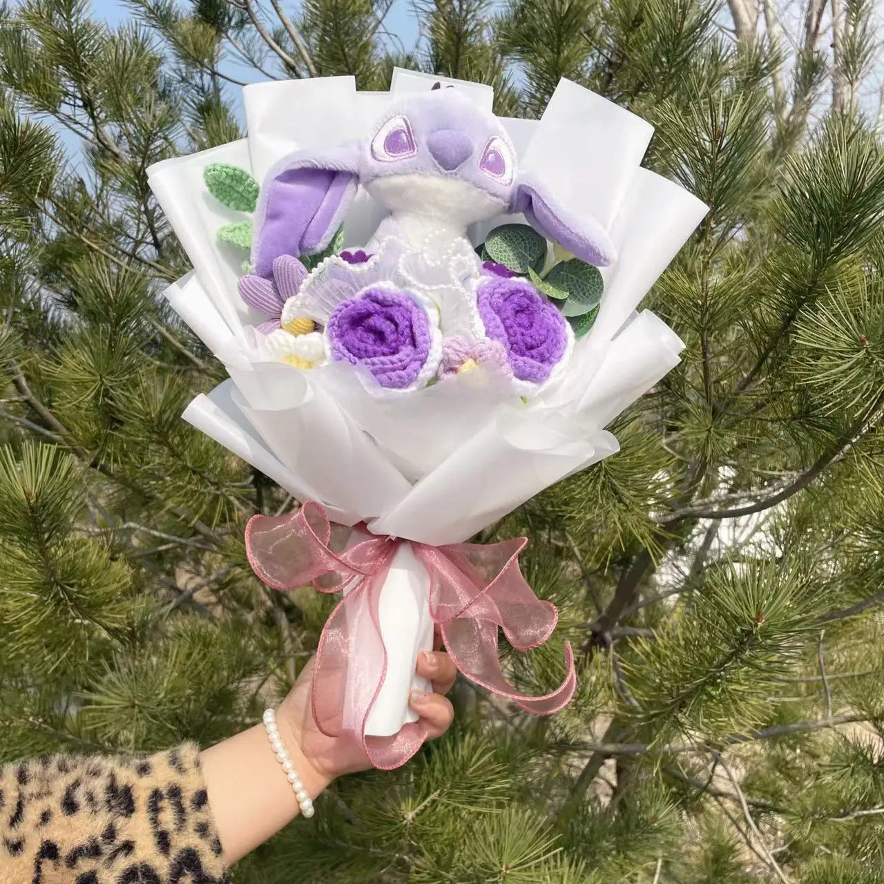 Cartoon Stitch Plush Doll with Flowers – Handmade Stuffed Animal Bouquet for Valentine’s, Christmas & Graduation Gifts