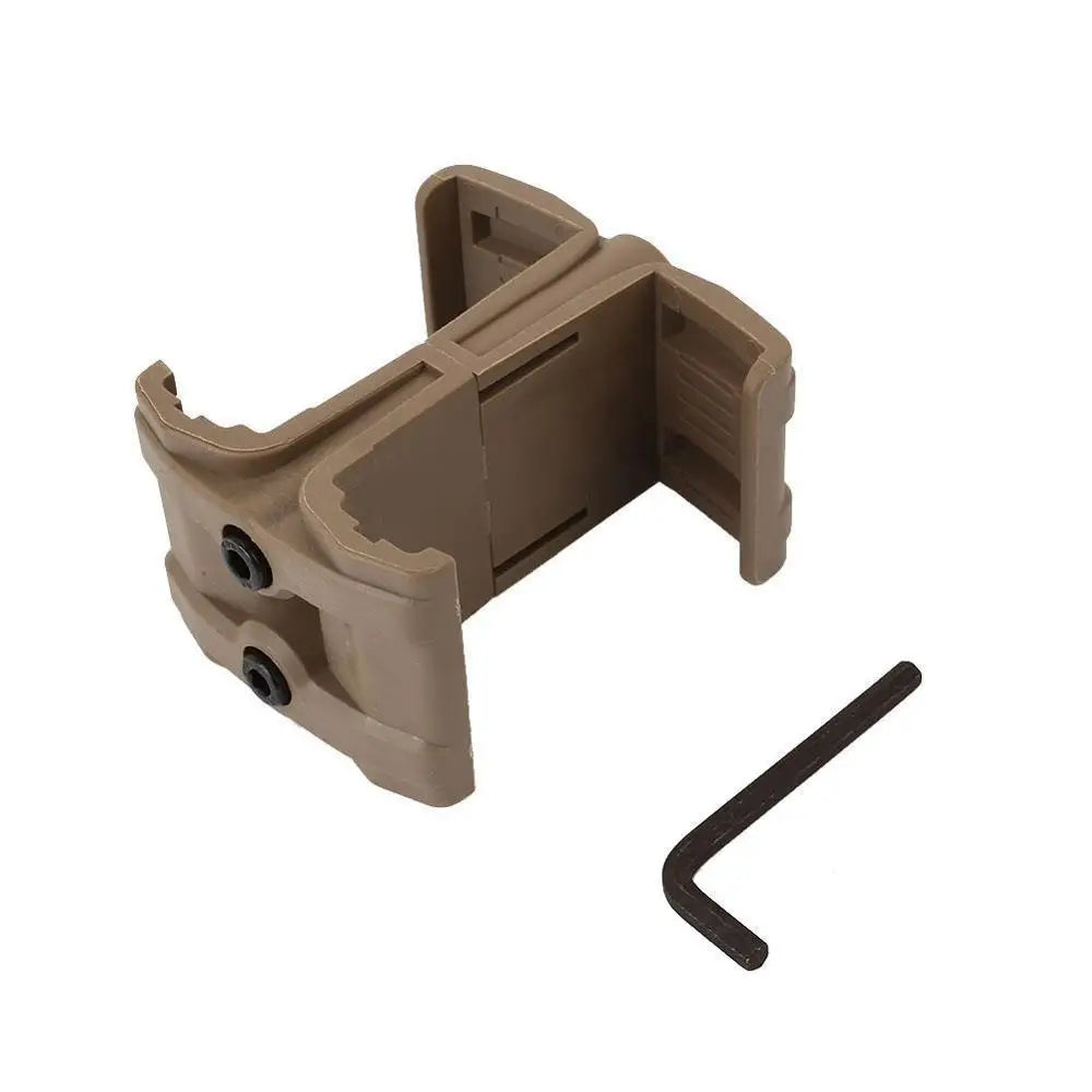 Hunting Speed Reload Tactical Flashlight Bracket – Barrel Clamp Mount for AK, M4, PMAG, M16 Airsoft Magazines