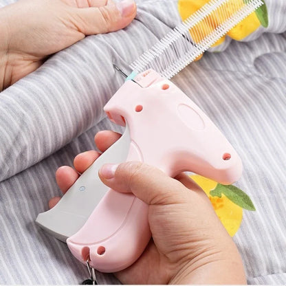 Garment Label Gun – Soft Silicone Pinless Snap Sewing Tool with Quilt Holder, Hangtag Gun & Anti-Slip Design