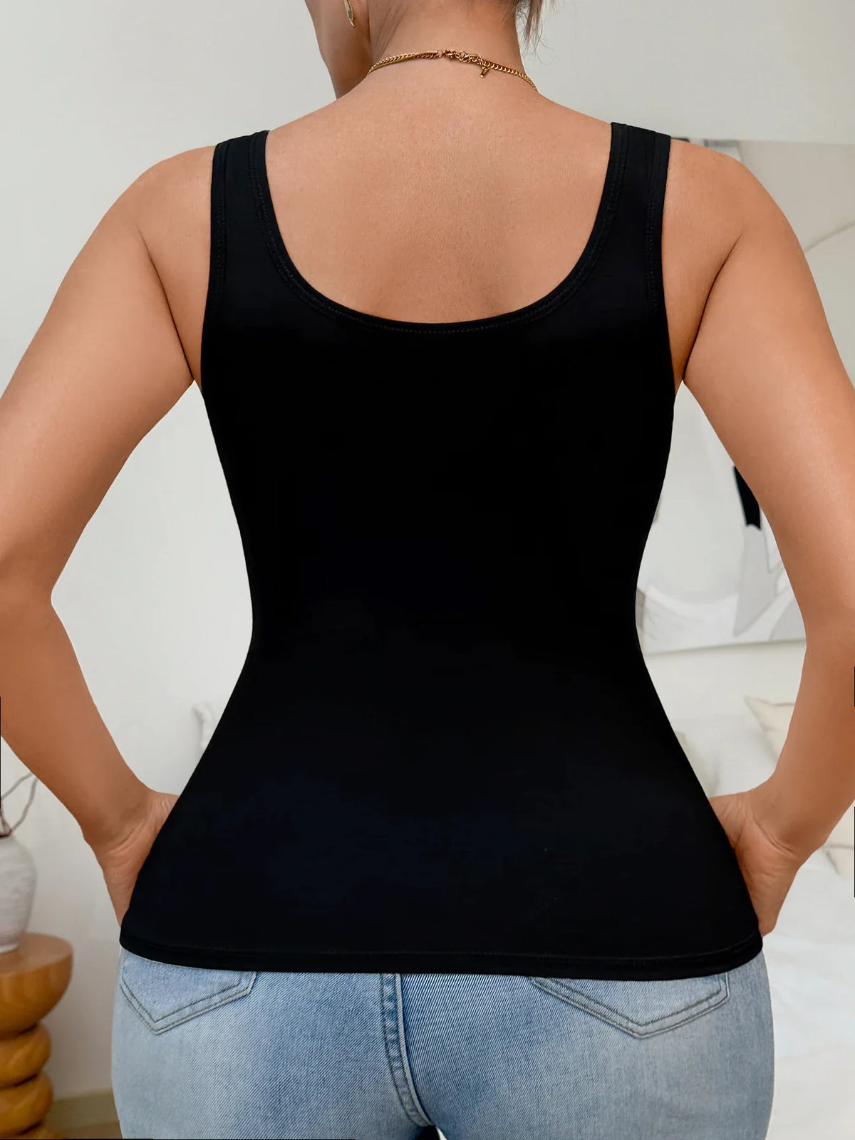 Women's Wireless Tank Top with Built-In Bra - Solid Color Sleeveless Casual Camisole