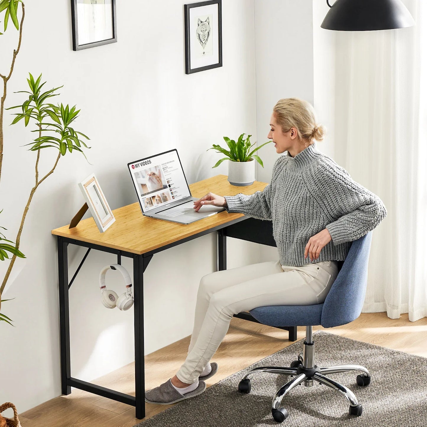 Computer Desk – Modern Compact Writing & Gaming Table with Side Bag, Headphone Hook, Easy Assembly