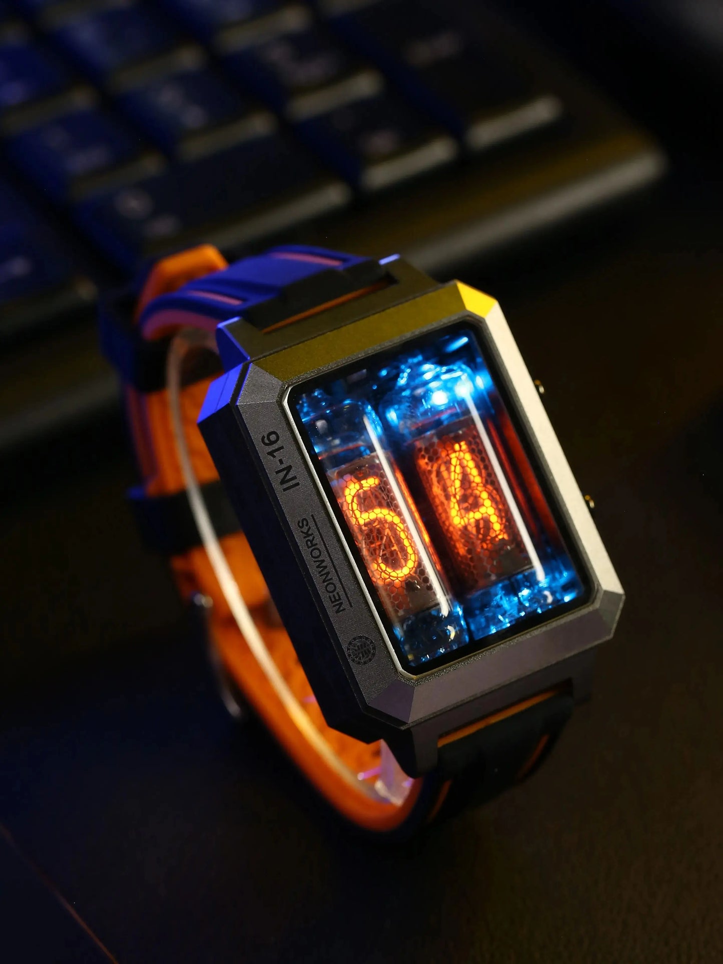 CYBERPUNK IN-16 Nixie Tube Watch – Hour & Minute Display with Wireless Charging