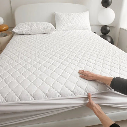 Quilted Waterproof Mattress Protector - Thick Fitted Bed Cover Pad for Queen & King Size Mattresses