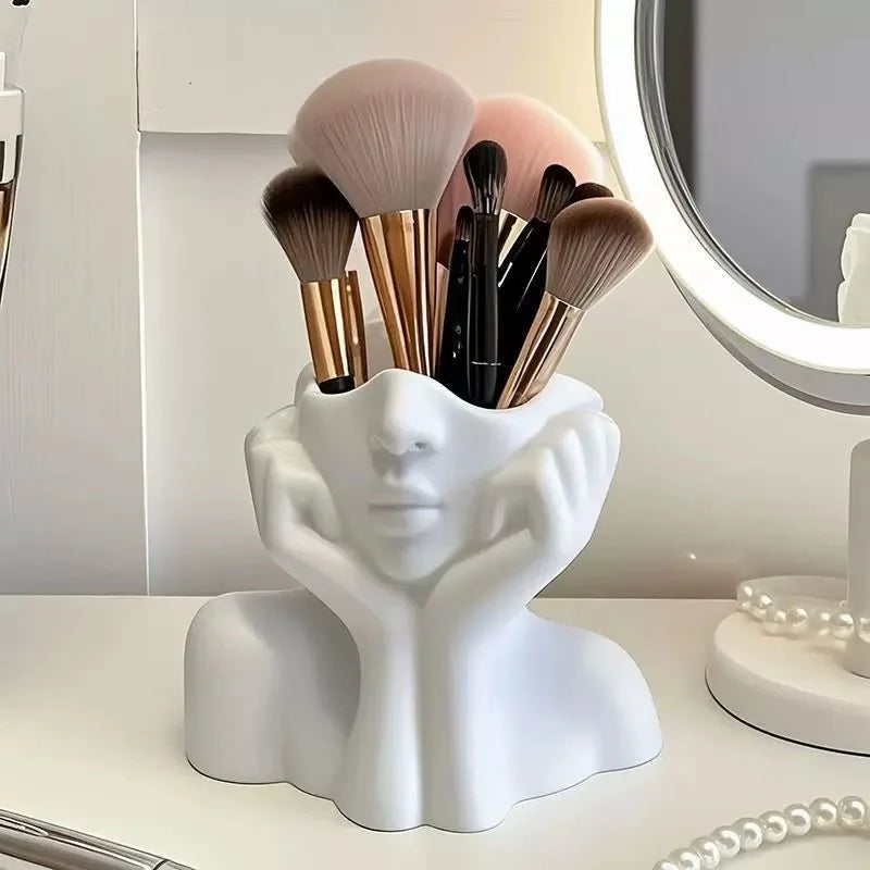 Face-Shaped Makeup Brush Holder – Portable Beauty Storage Box for Women, Lightweight Cosmetic Organizer