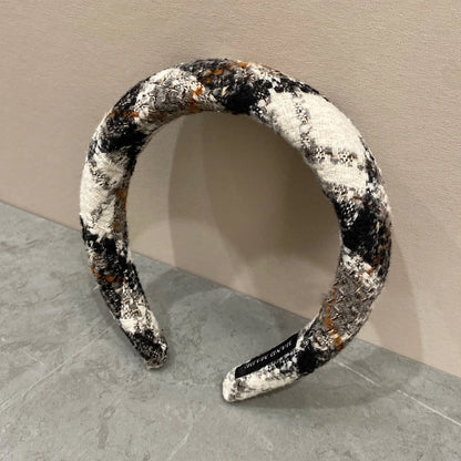 Black & White Camellia Embroidery Hairband – Woolen Weave Padded Headband for Women, French Fashion, Autumn/Winter 2023