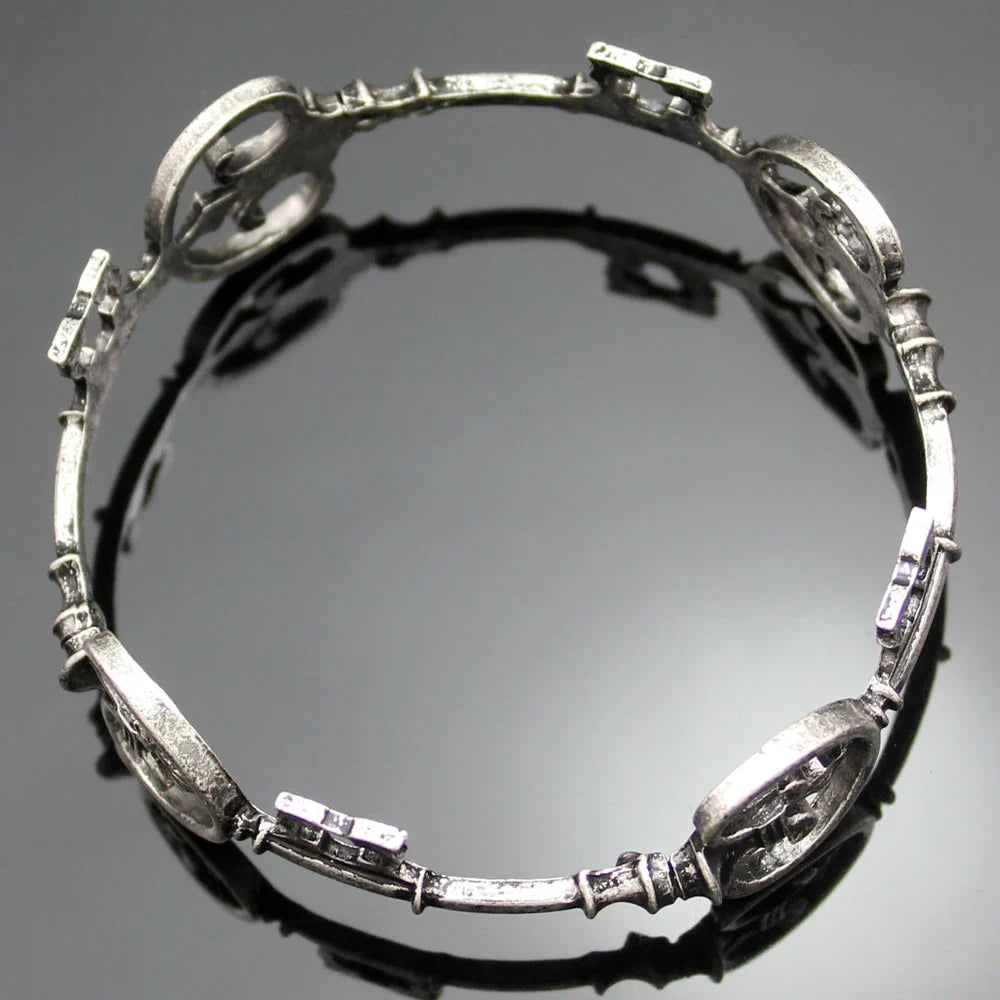 Victorian Skeleton Key Bracelet - Vintage Unisex Punk Cuff Bangle with Gothic Charm Design