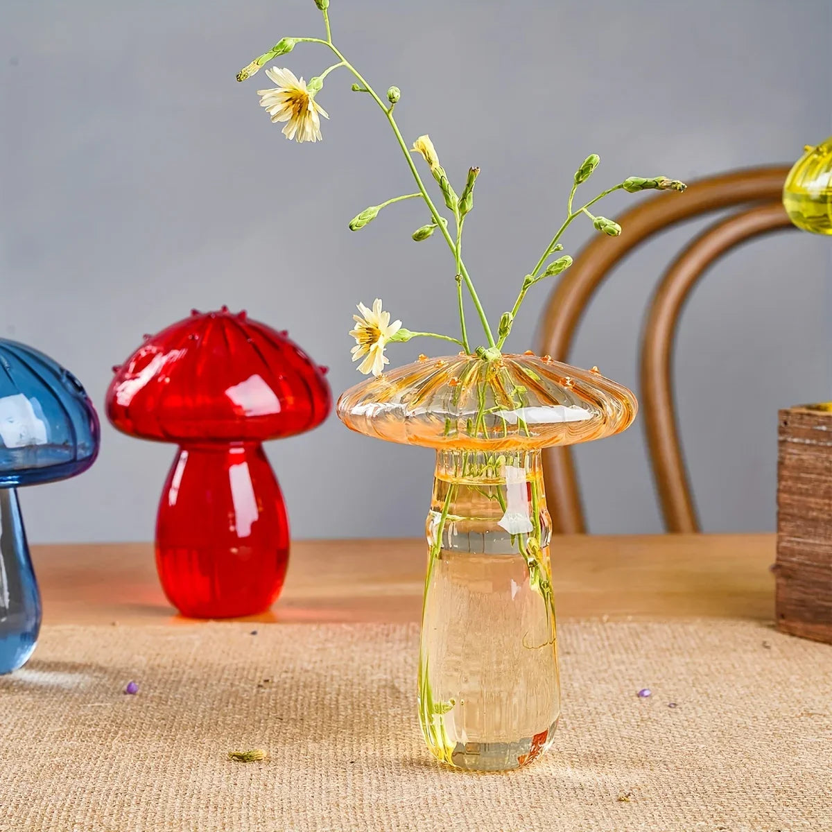 Colourful Mushroom Vase, Creative Hydroponic Transparent Glass Aromatherapy Vase, Living Room and Dining Room Desktop Art Decoration