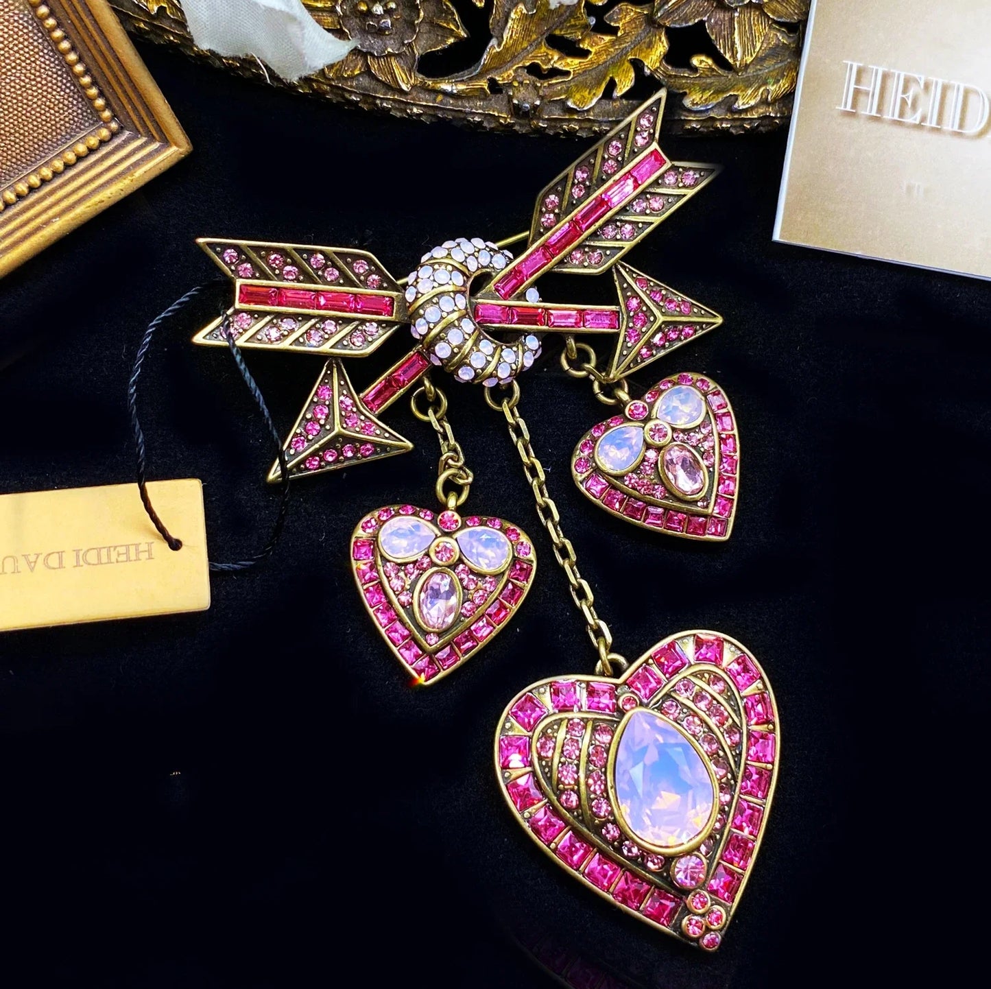 Vintage Baroque Crystal Castle Carriage Brooch – Rhinestone Clock Pin Badge for Women & Girls, Elegant Statement Jewelry
