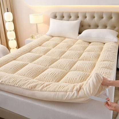 Fluffy Fleece Mattress Topper - Extra Thick Warm Plush Mattress Pad for Winter, Queen Size Folding Camping Mat